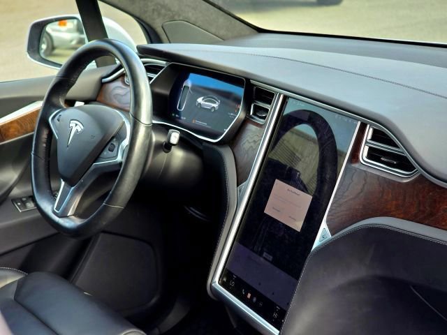 Used 2017 Tesla Model X 75D AWD/4WD image 18