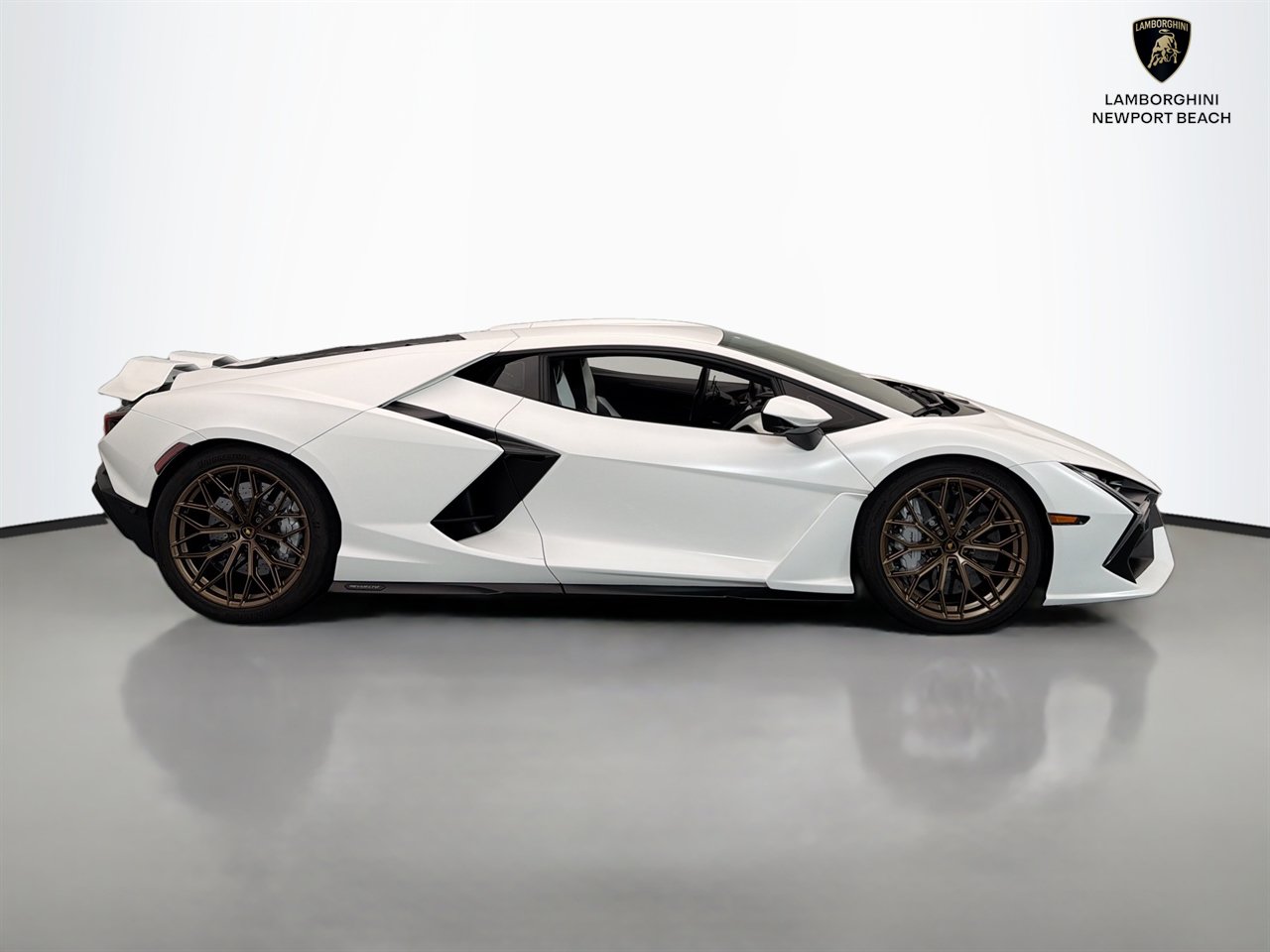 Used 2024 Lamborghini Revuelto AWD/4WD image 34