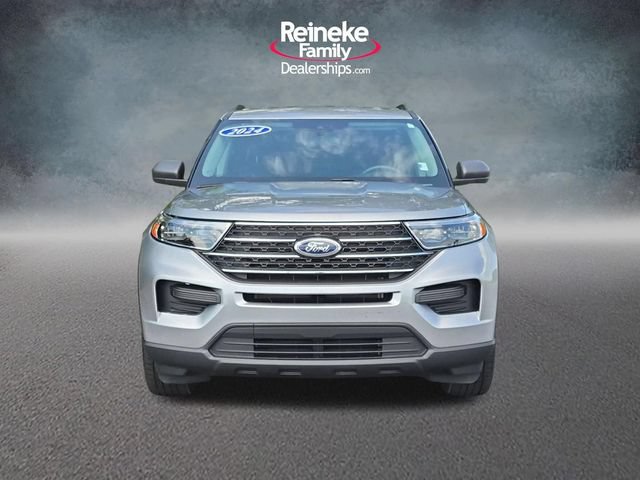 Used 2024 Ford Explorer XLT AWD/4WD image 2