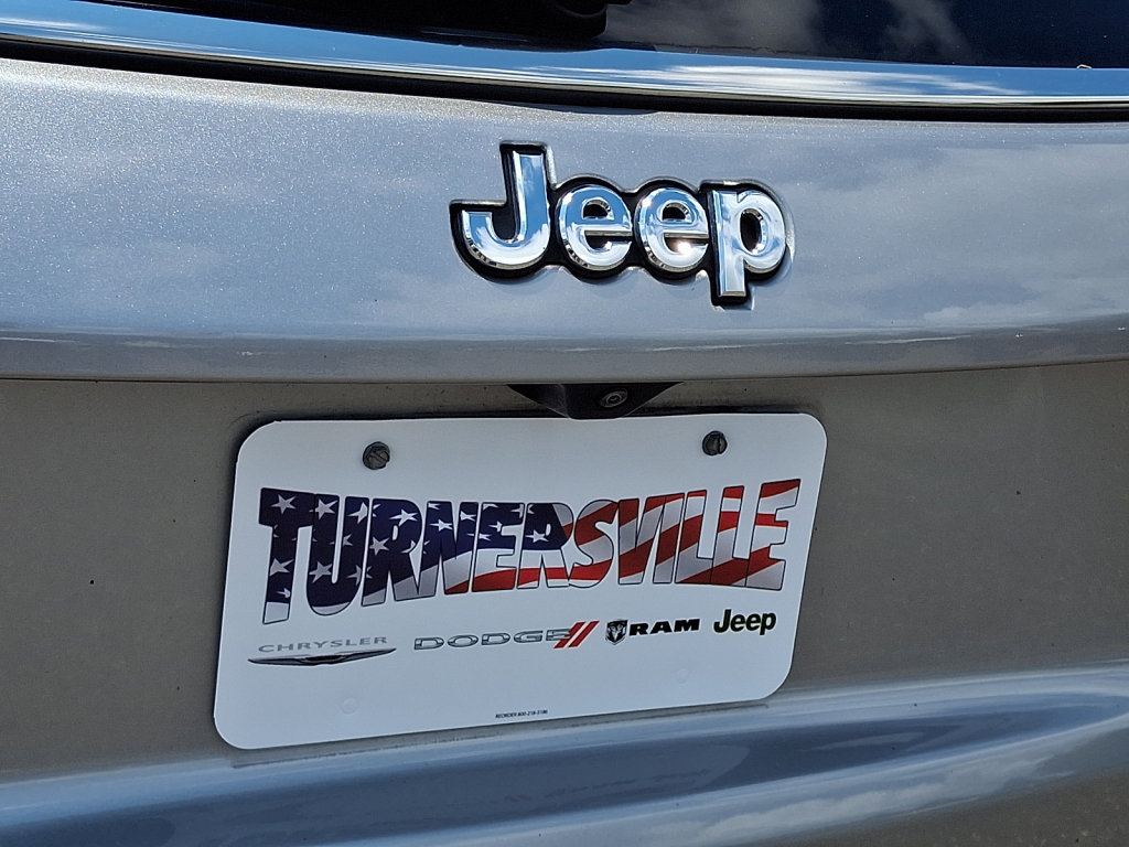 Used 2023 Jeep Compass Latitude AWD/4WD image 16