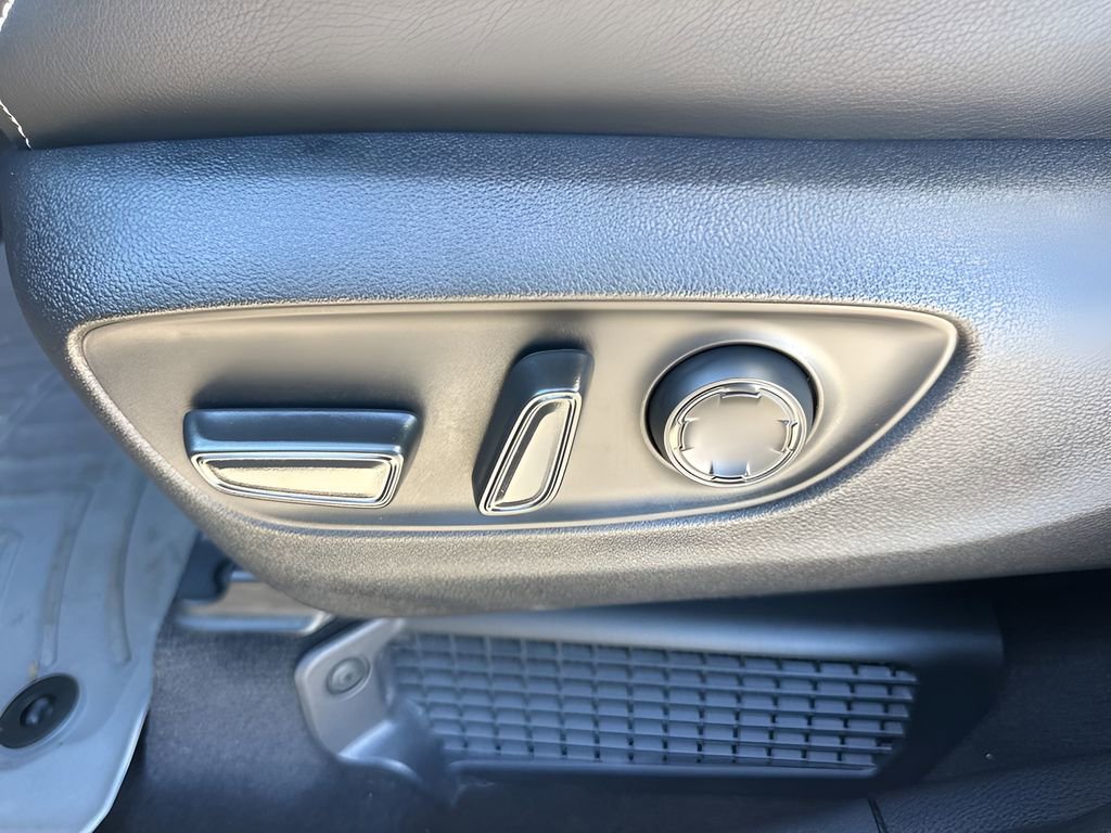 Used 2025 Toyota Sienna XSE AWD/4WD image 10