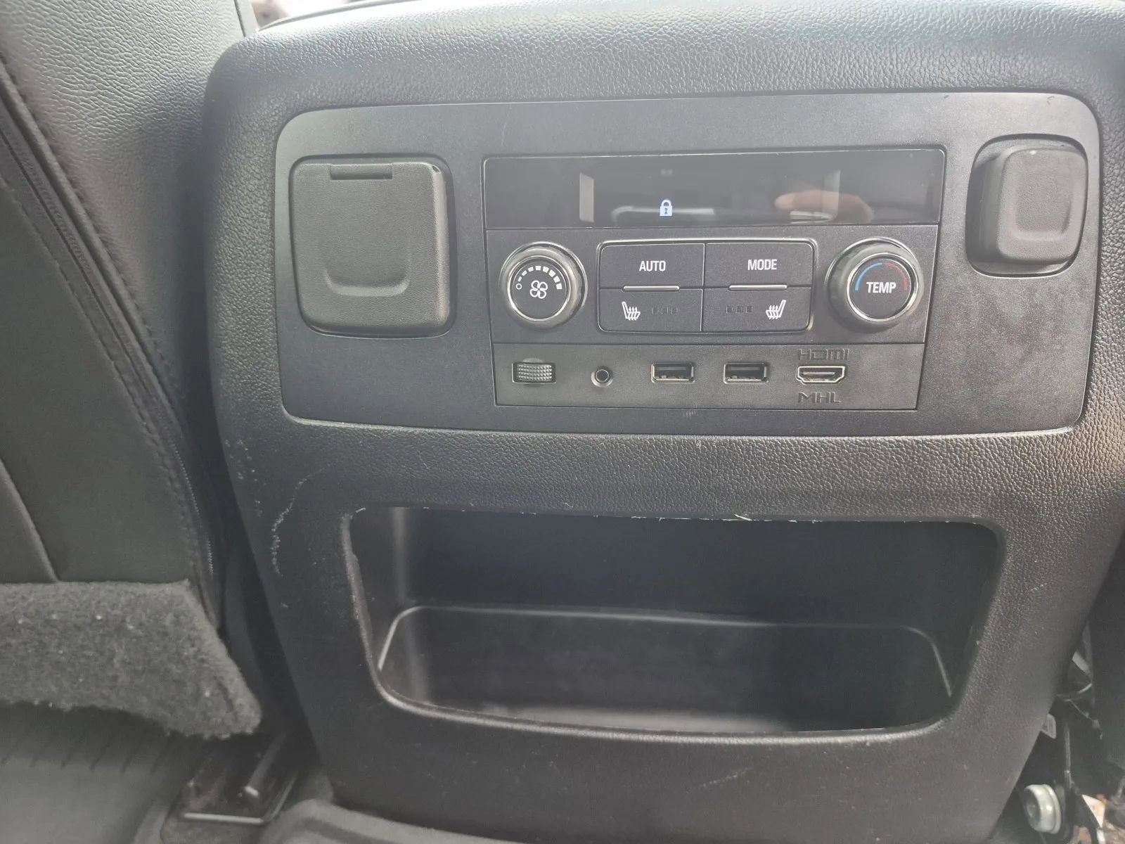 Used 2018 Chevrolet Suburban Premier AWD/4WD image 24