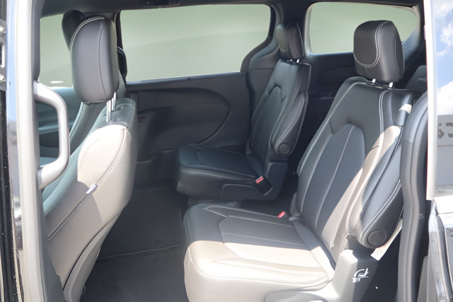 New 2027 Chrysler Pacifica Select FWD image 14