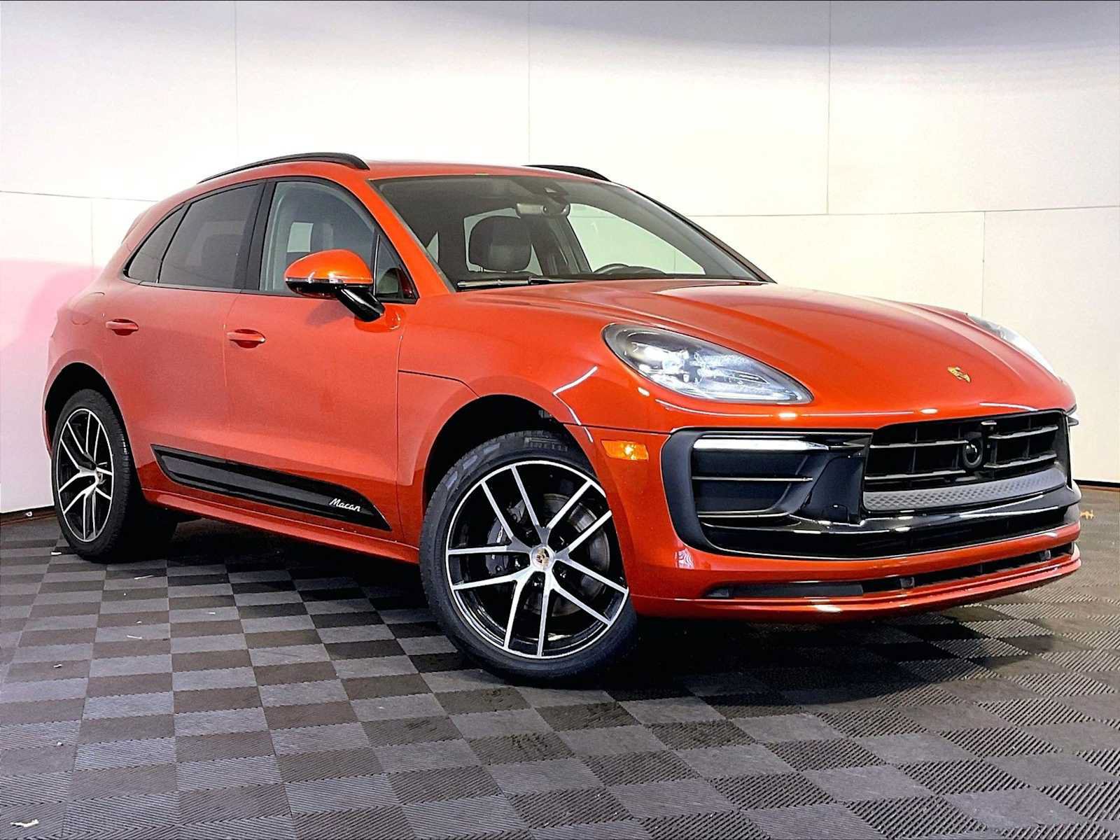 Certified 2024 Porsche Macan AWD/4WD image 9