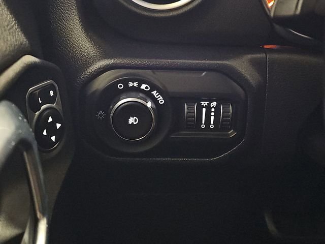 Used 2022 Jeep Wrangler Unlimited Sahara w/ LED Lighting Group image 19