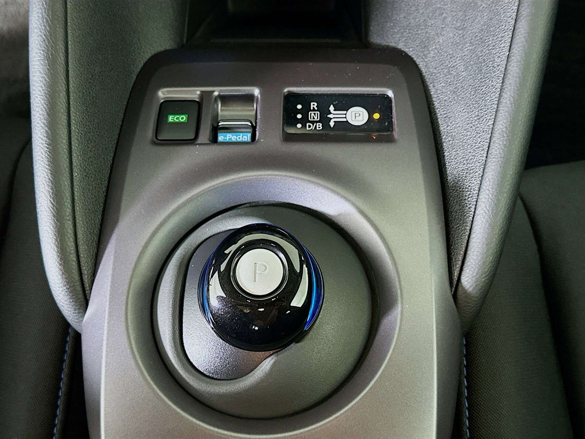 Used 2025 Nissan Leaf S image 24