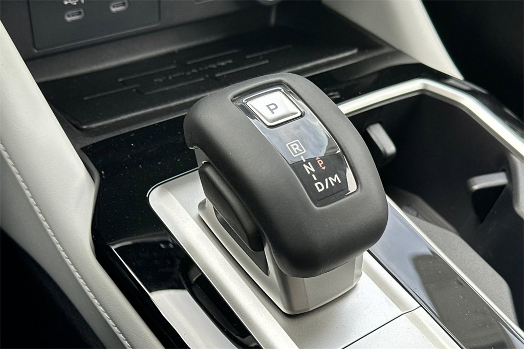 New 2025 Mitsubishi Outlander SE image 22