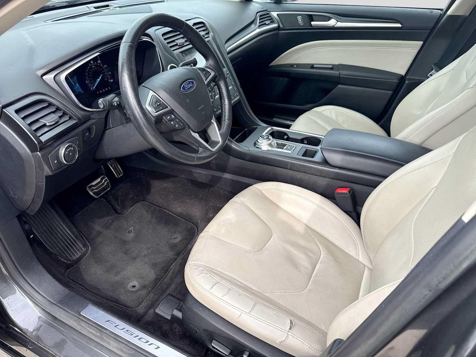 Used 2017 Ford Fusion Titanium AWD/4WD image 2