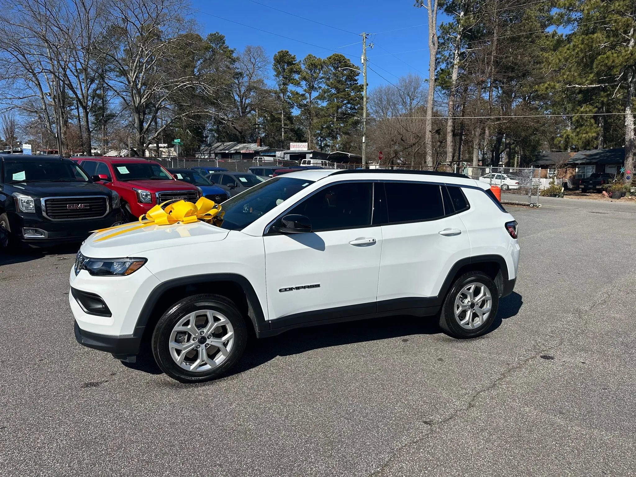Used 2025 Jeep Compass Latitude AWD/4WD image 4