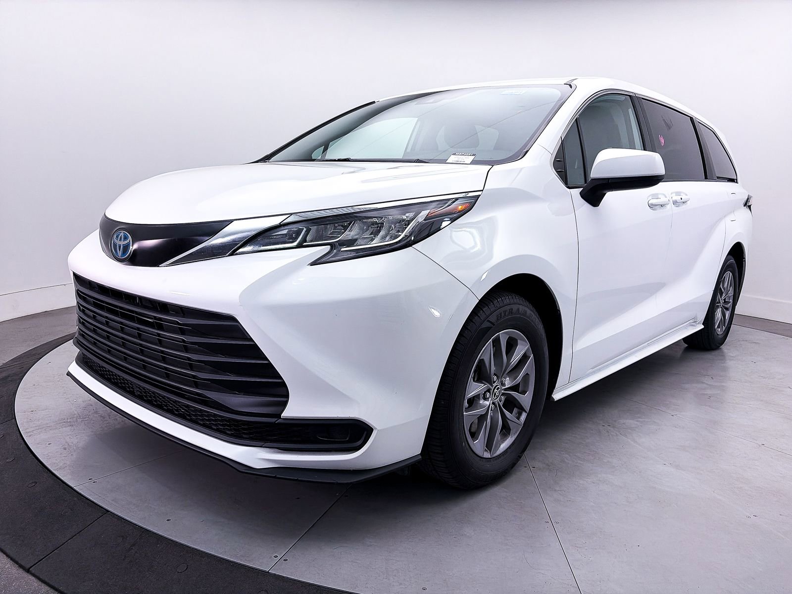 Used 2022 Toyota Sienna LE FWD image 11