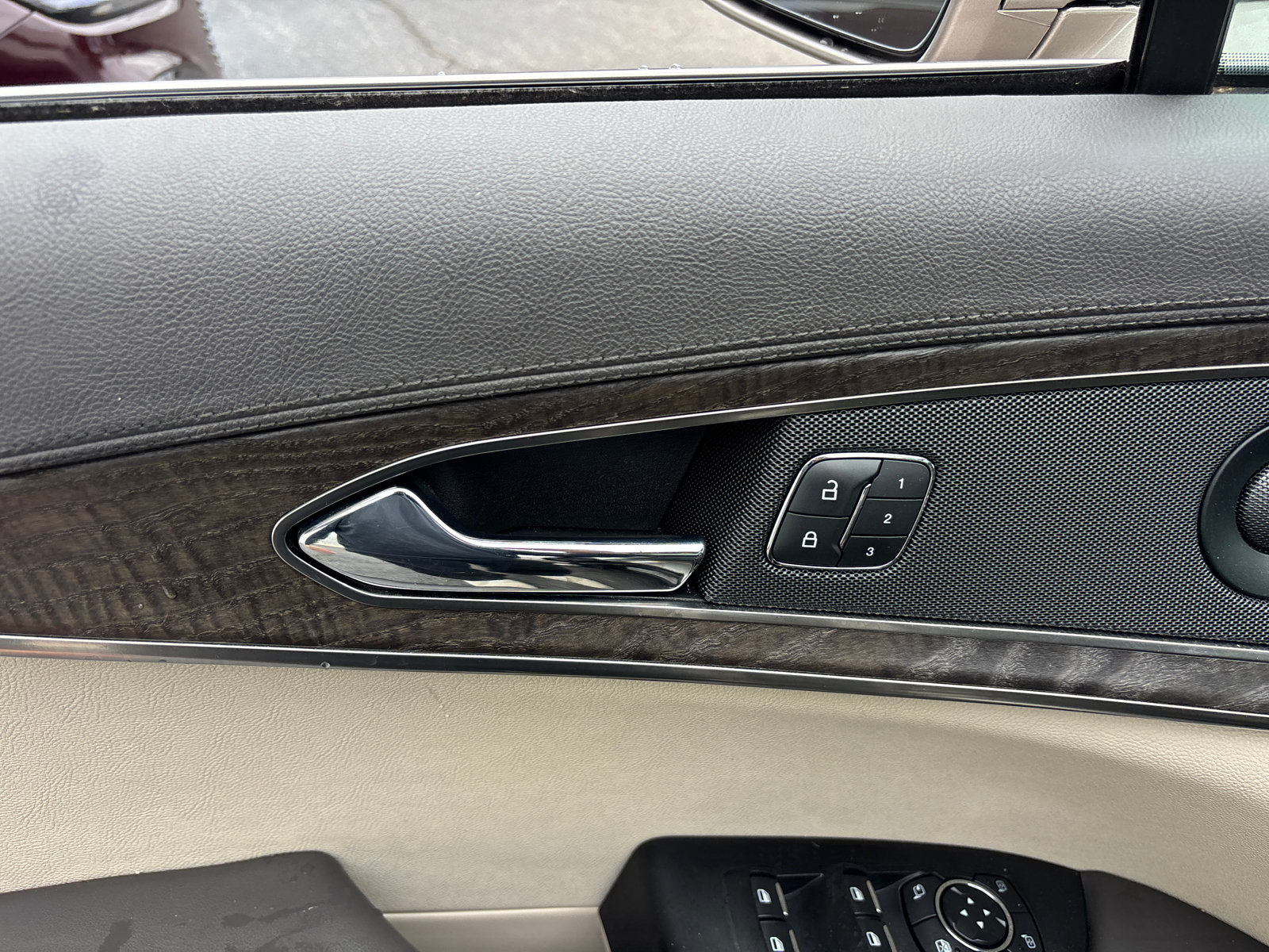 Used 2019 Lincoln Nautilus Reserve AWD/4WD image 12