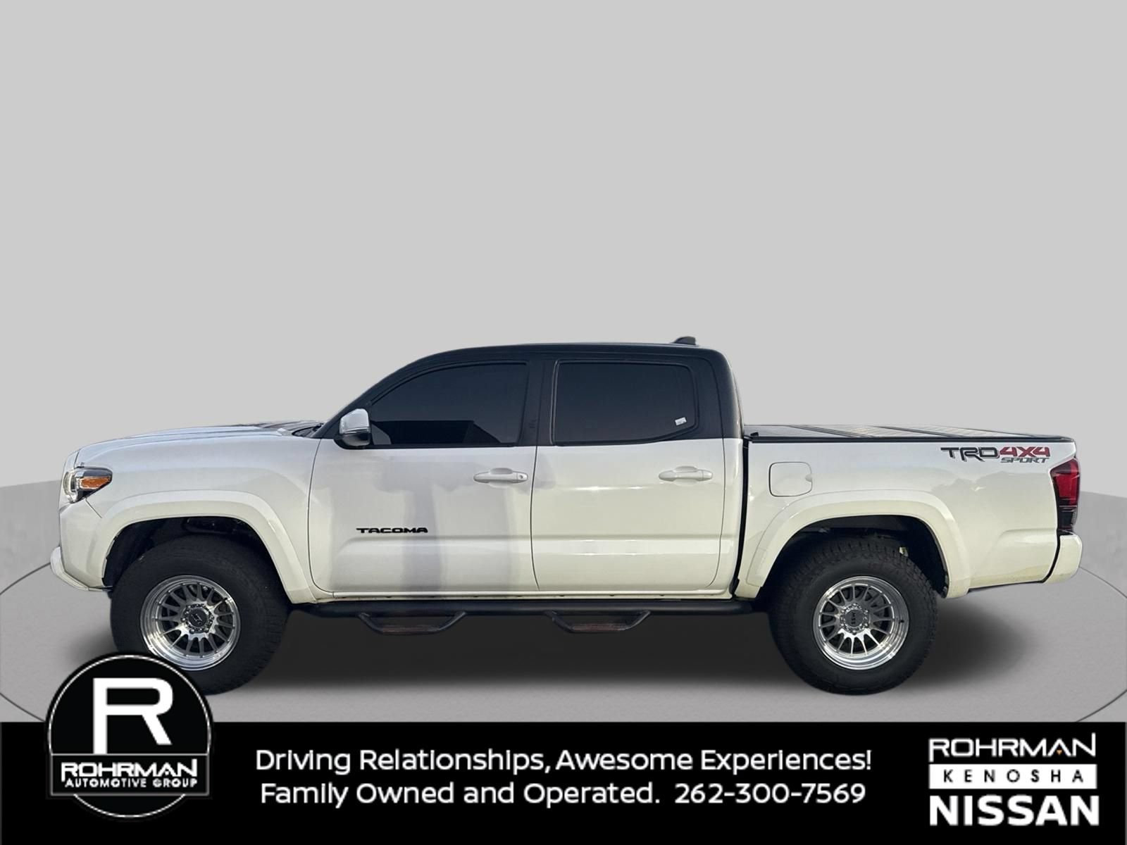 Used 2019 Toyota Tacoma TRD Sport AWD/4WD image 2