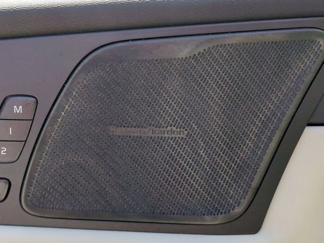 Used 2022 Volvo XC60 T8 Inscription w/ Advanced Package image 12