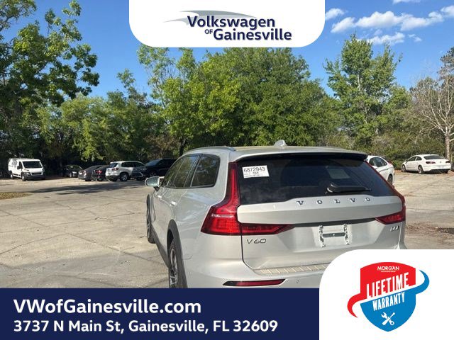 Used 2025 Volvo V60 B5 Cross Country Plus image 3