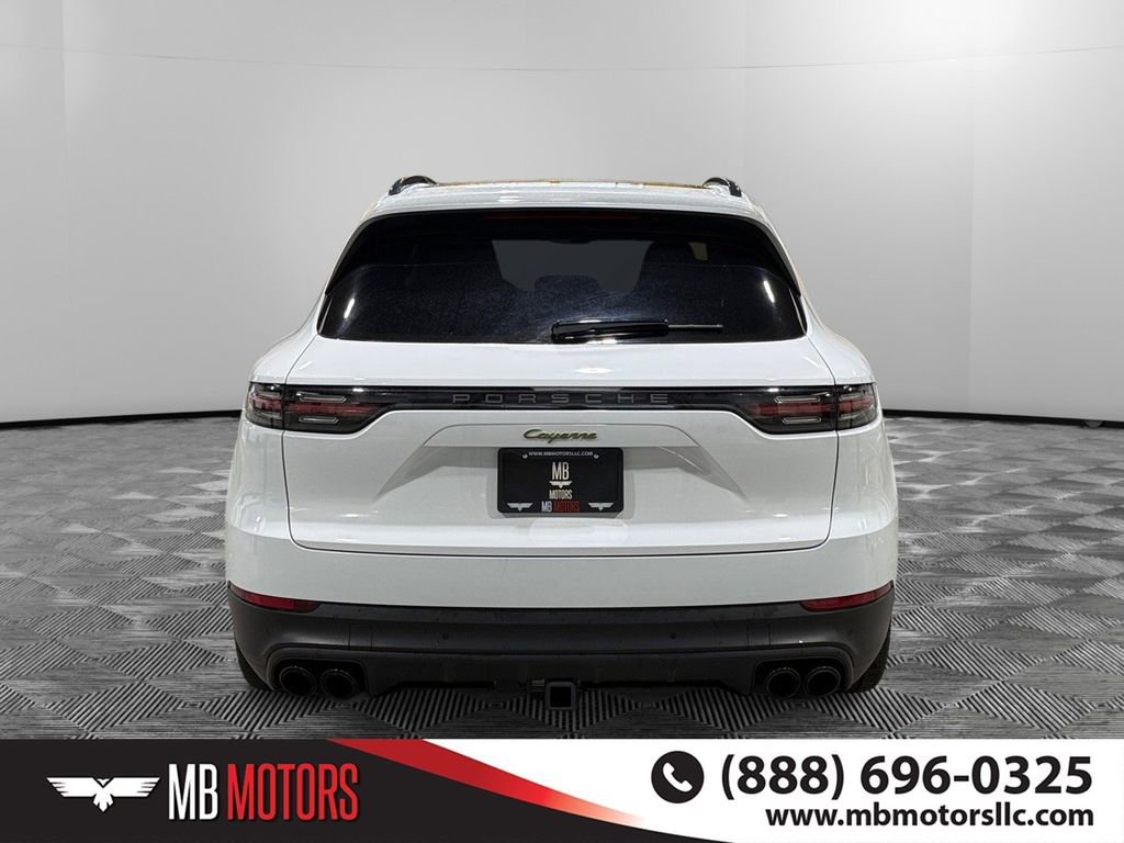 Used 2022 Porsche Cayenne Platinum Edition image 4