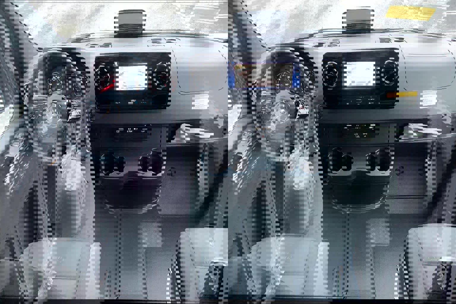 Used 2025 Mercedes-Benz Sprinter 2500 image 16