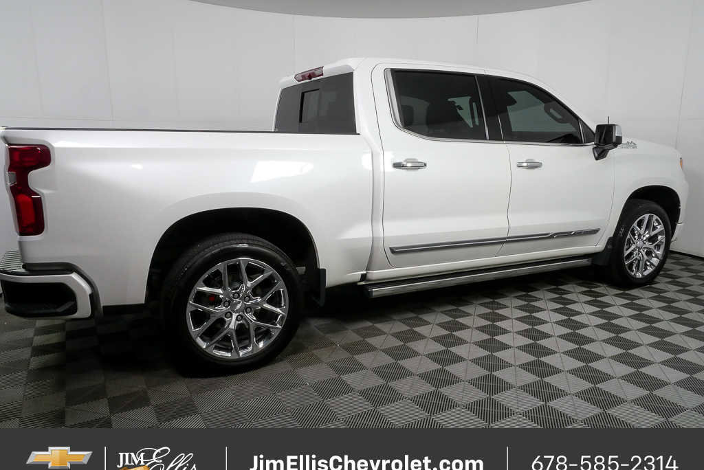 Used 2023 Chevrolet Silverado 1500 High Country w/ High Country Premium Package AWD/4WD image 2