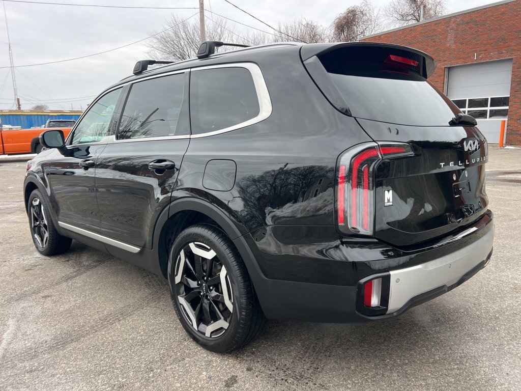 Certified 2023 Kia Telluride EX image 3