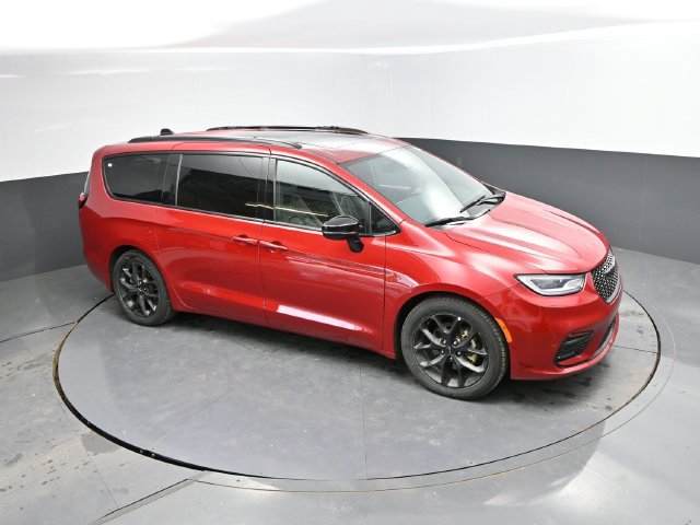 Used 2025 Chrysler Pacifica Limited FWD image 45