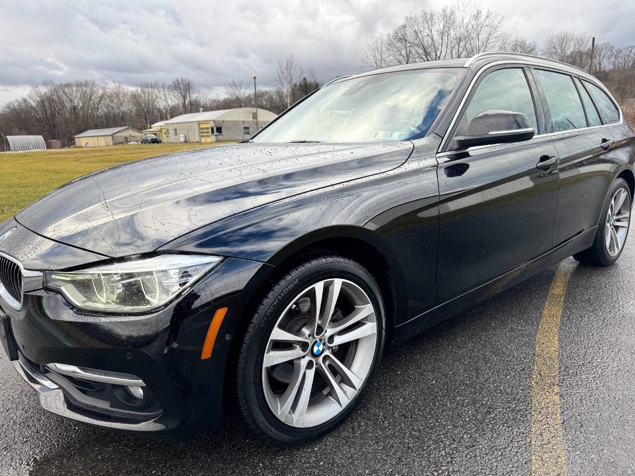 Used 2017 BMW 330i xDrive Wagon image 3