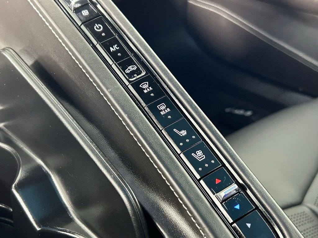 Used 2024 Chevrolet Corvette Stingray Premium Cpe w/ Z51 Performance Package image 24