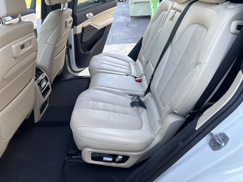 Used 2021 BMW X7 xDrive40i w/ Premium Package AWD/4WD image 30