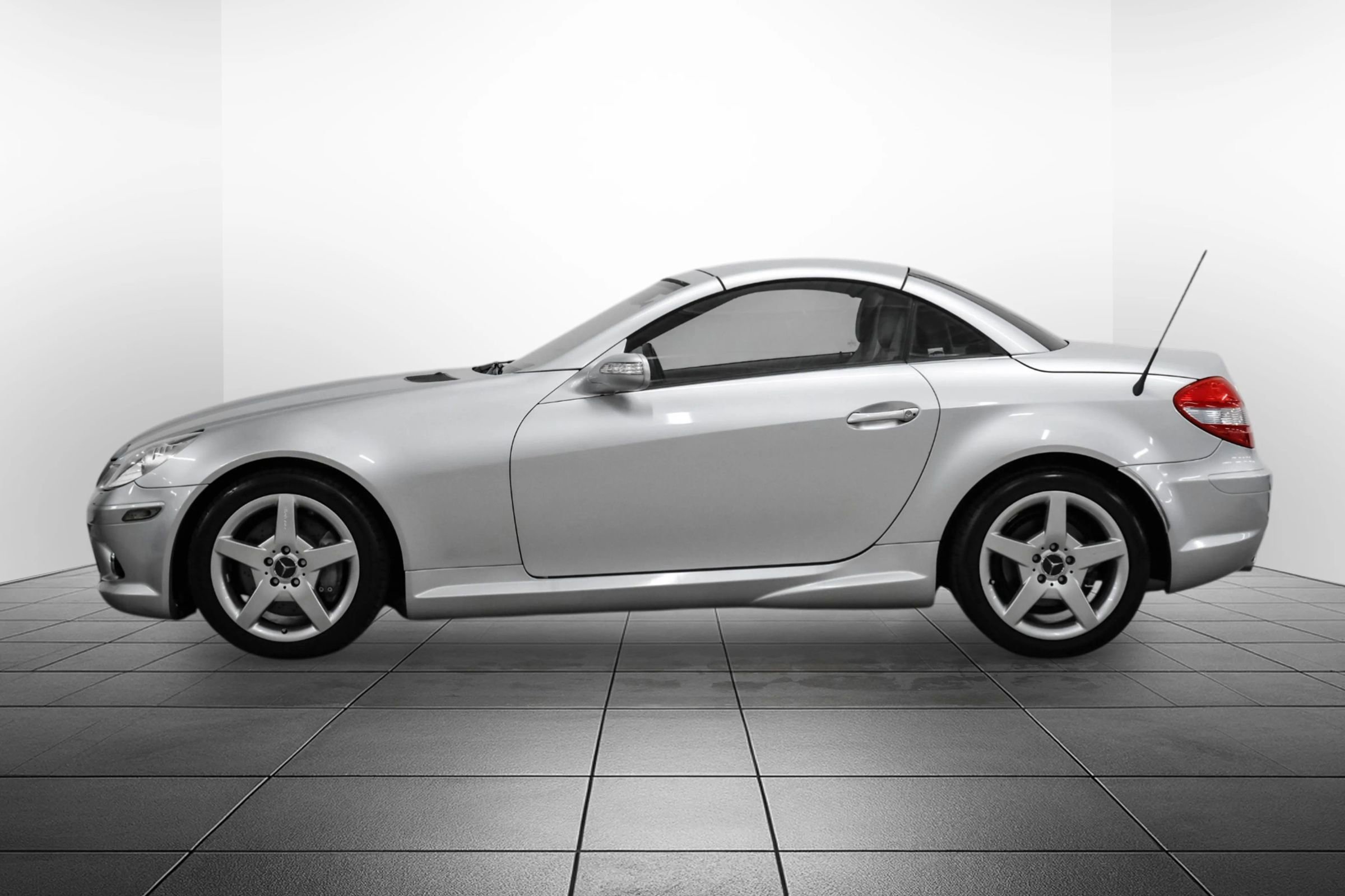 Used 2005 Mercedes-Benz SLK 350 image 15