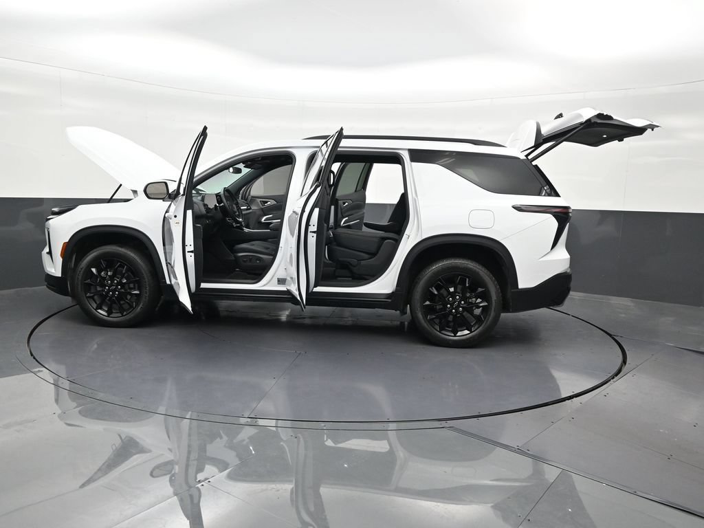 Used 2025 Chevrolet Traverse LT w/ Midnight/Sport Edition FWD image 34