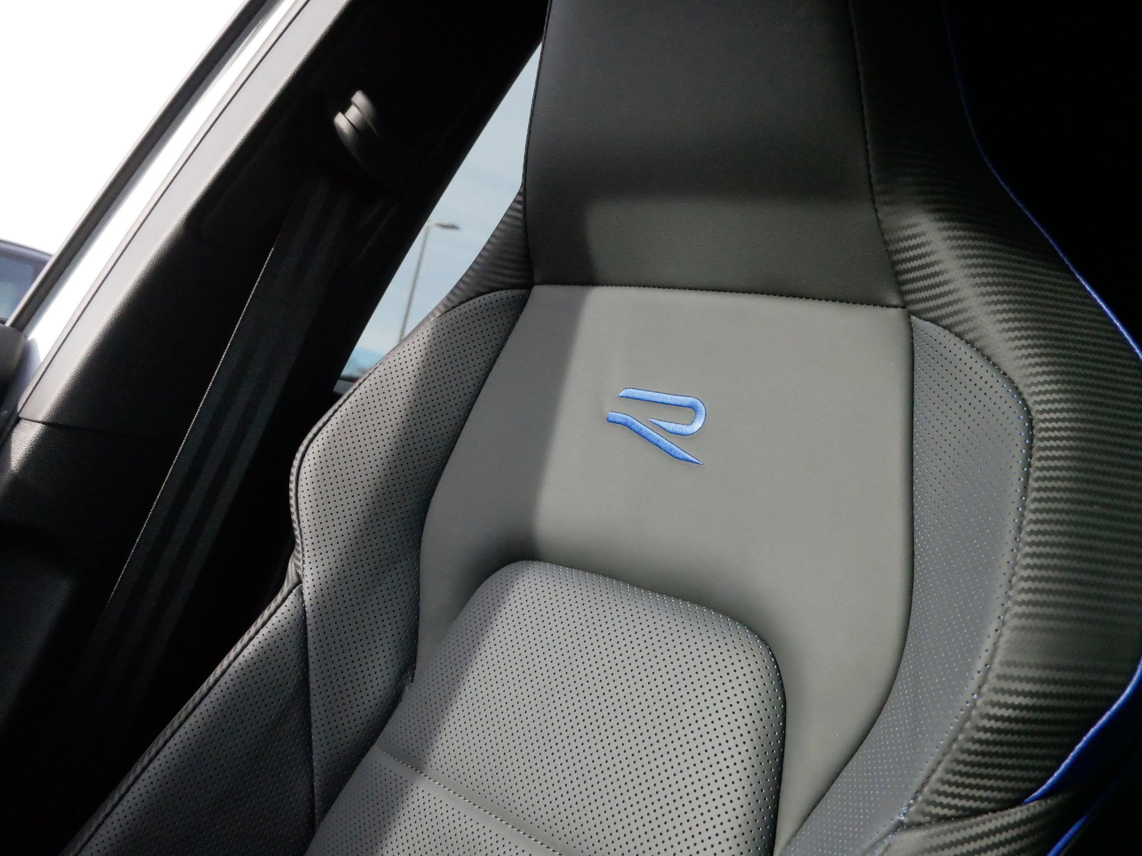 Used 2024 Volkswagen Golf R image 36