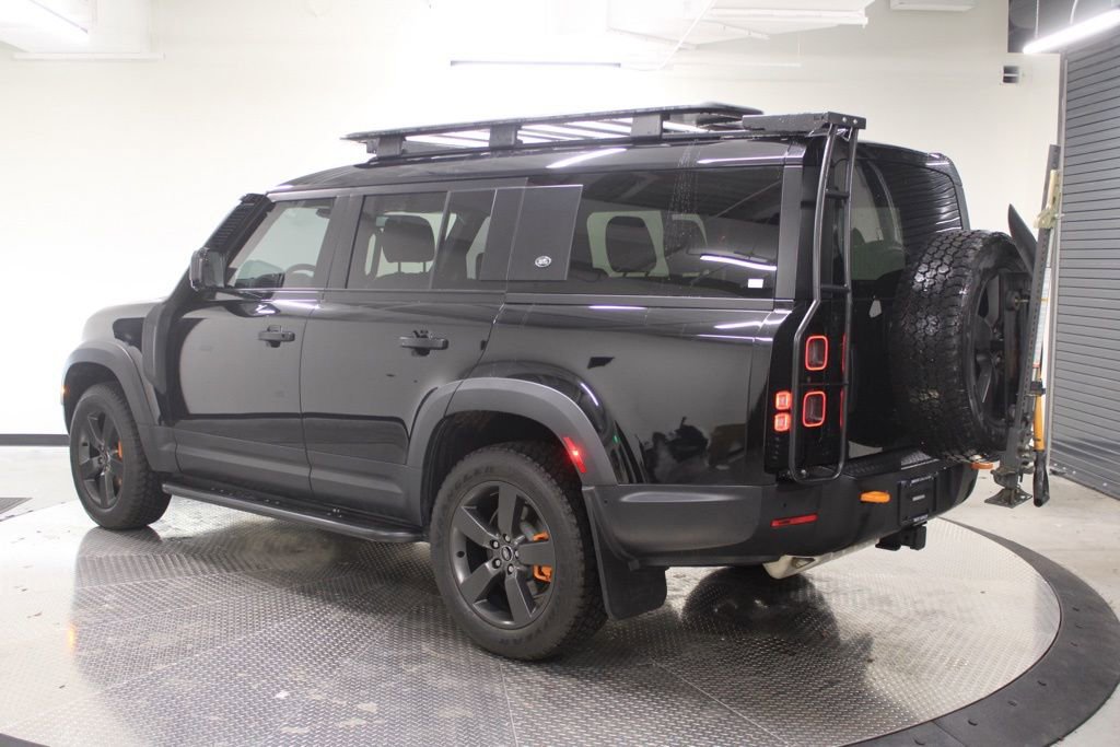 Used 2023 Land Rover Defender 130 SE image 3
