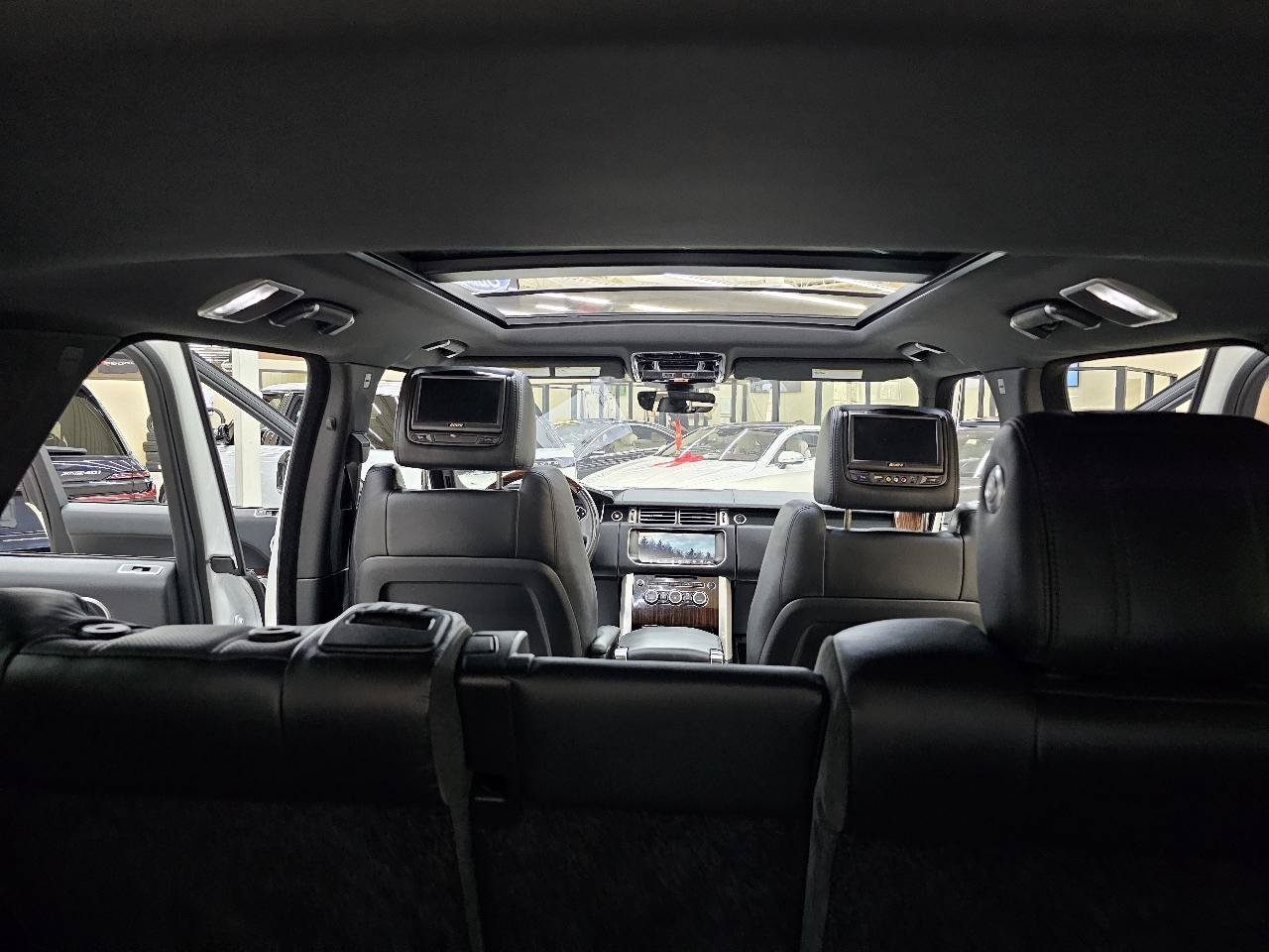 Used 2017 Land Rover Range Rover HSE AWD/4WD image 14