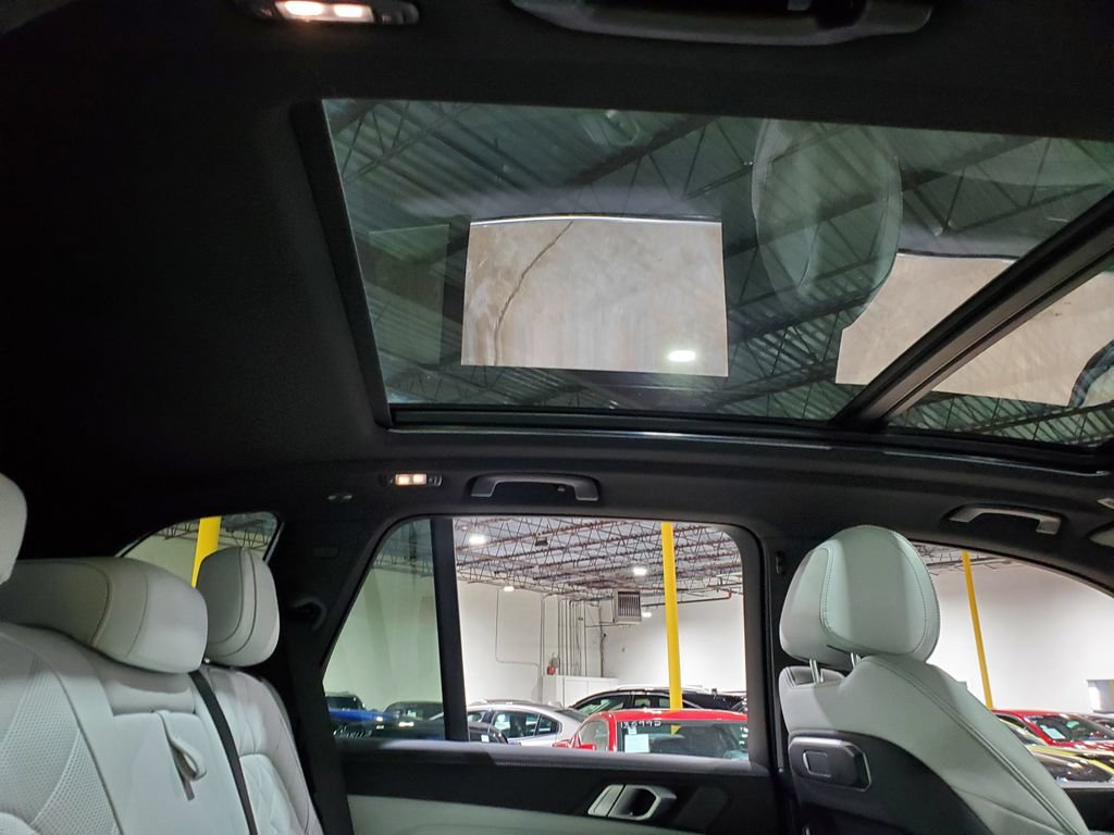 Used 2024 BMW X5 xDrive40i w/ Premium Package AWD/4WD image 24