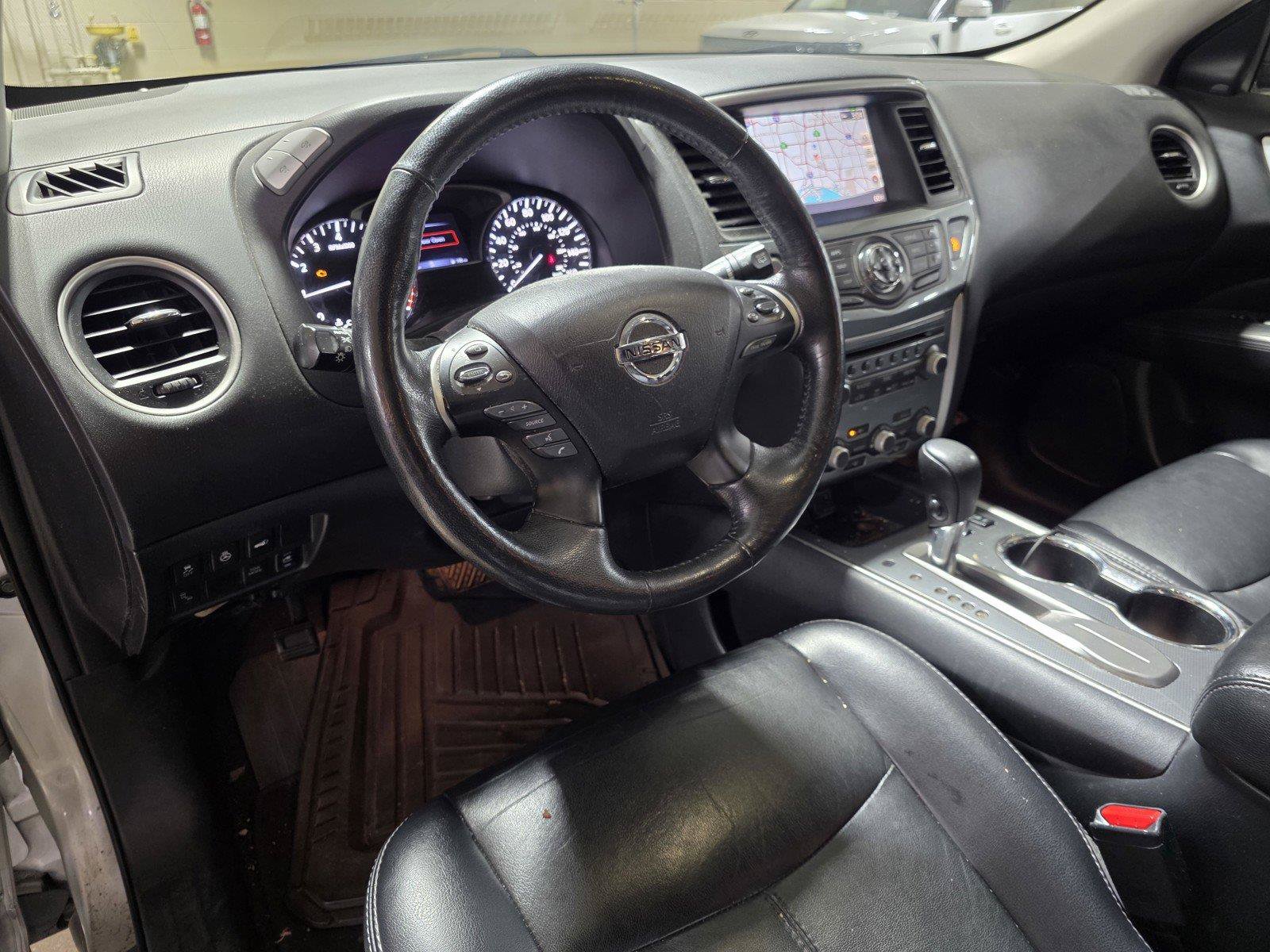 Used 2019 Nissan Pathfinder SL FWD image 18