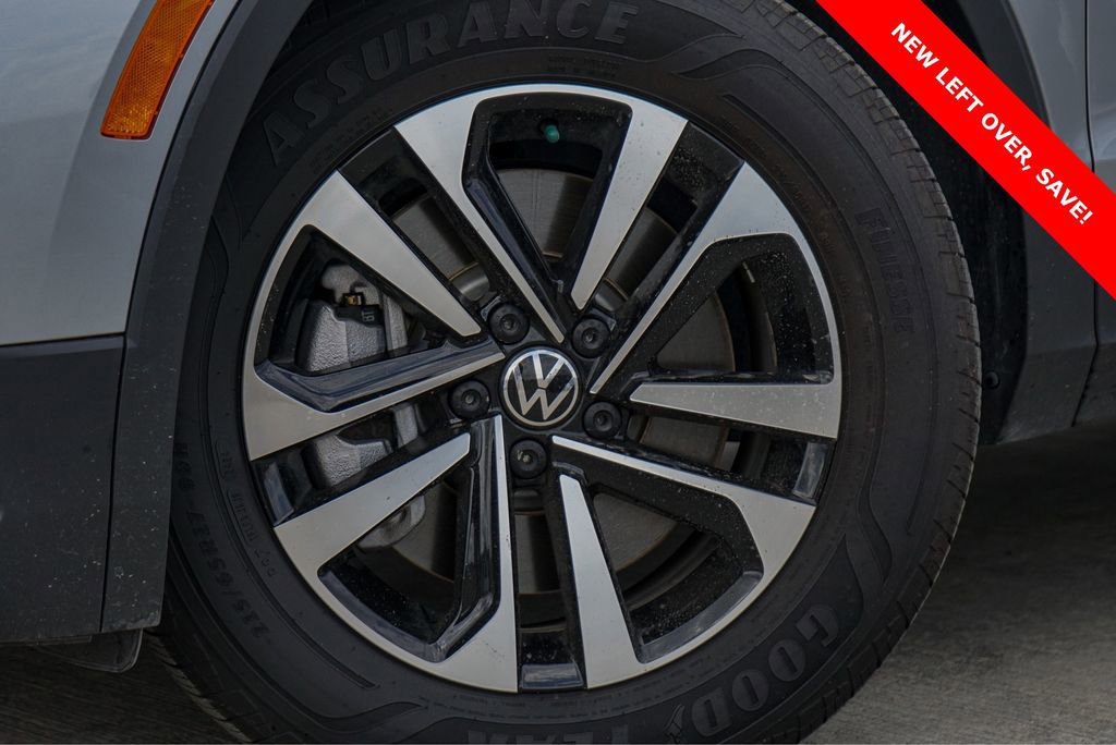 Used 2024 Volkswagen Tiguan S image 2