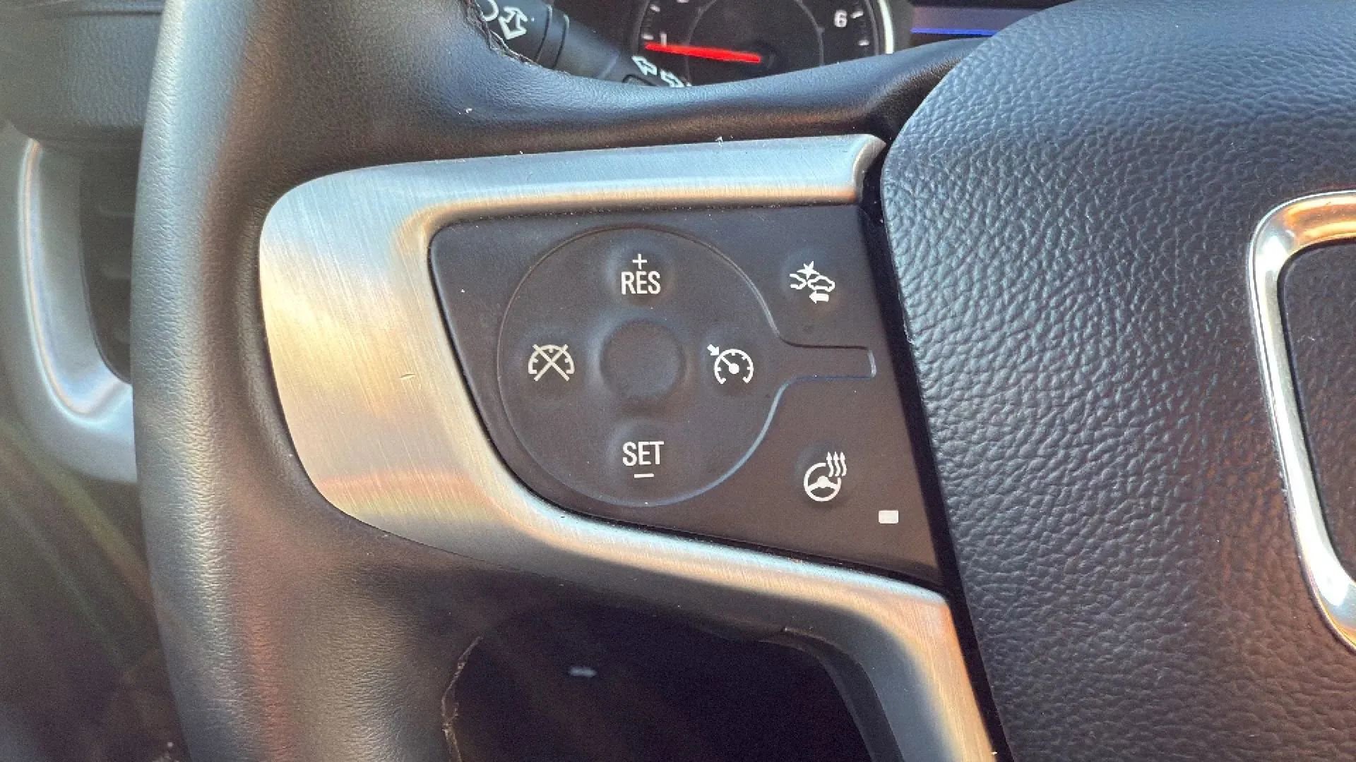 Used 2024 GMC Terrain SLT image 12