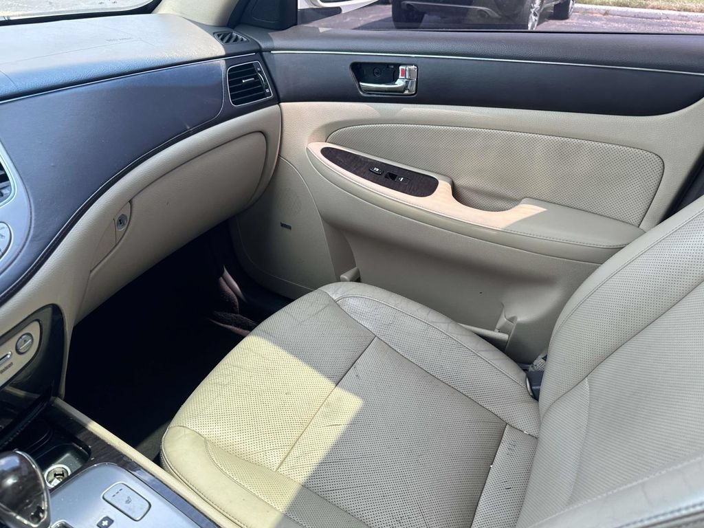 Used 2011 Hyundai Genesis 4.6 RWD image 34