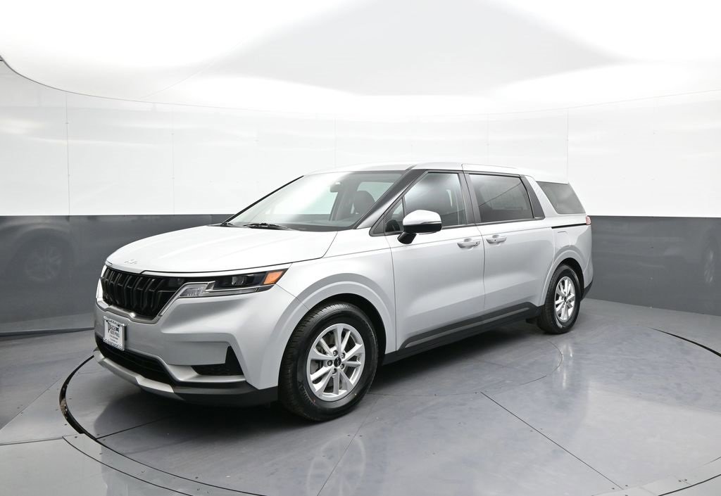 Certified 2023 Kia Carnival LX image 1