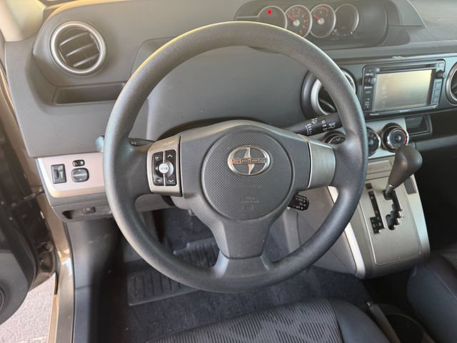 Used 2013 Scion xB FWD image 32