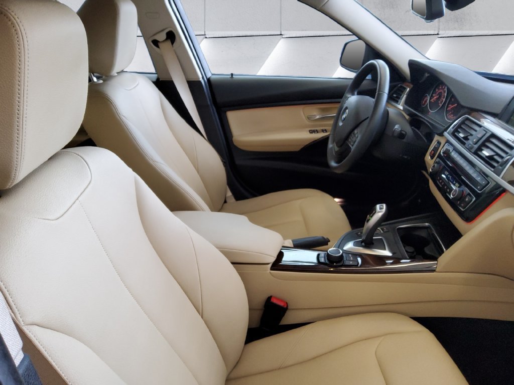Used 2017 BMW 320i xDrive Sedan AWD/4WD image 13