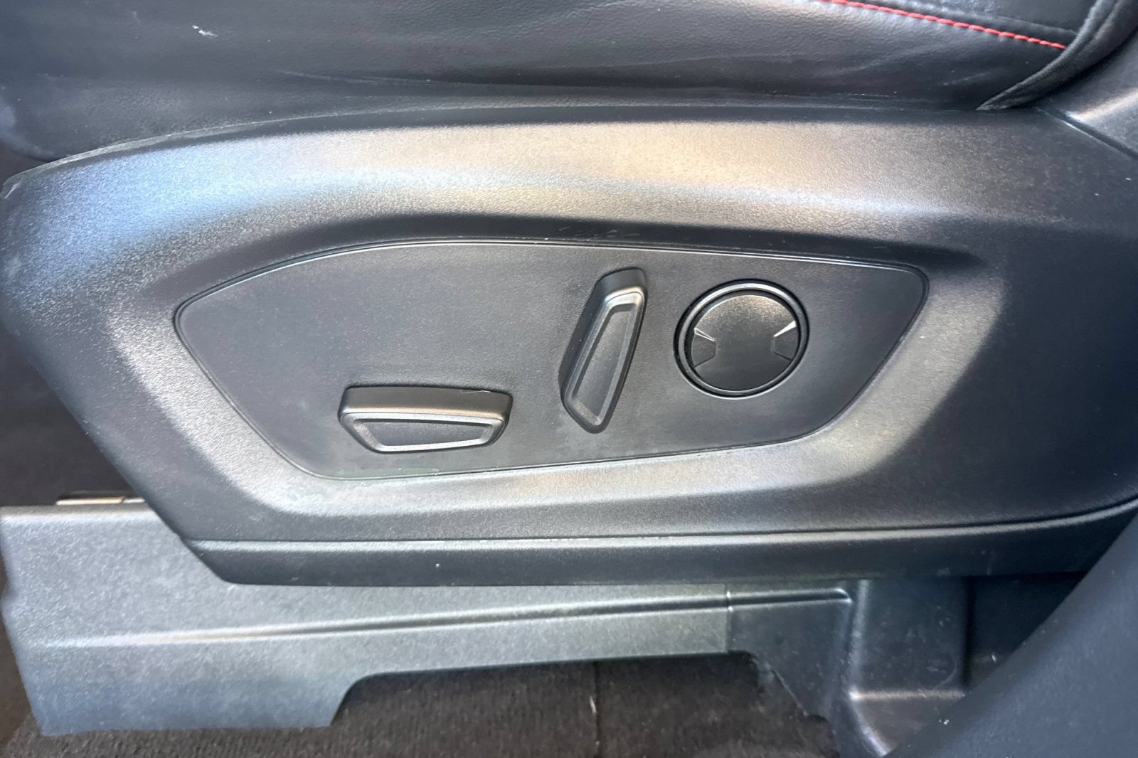 Used 2025 Ford Explorer ST-Line AWD/4WD image 19