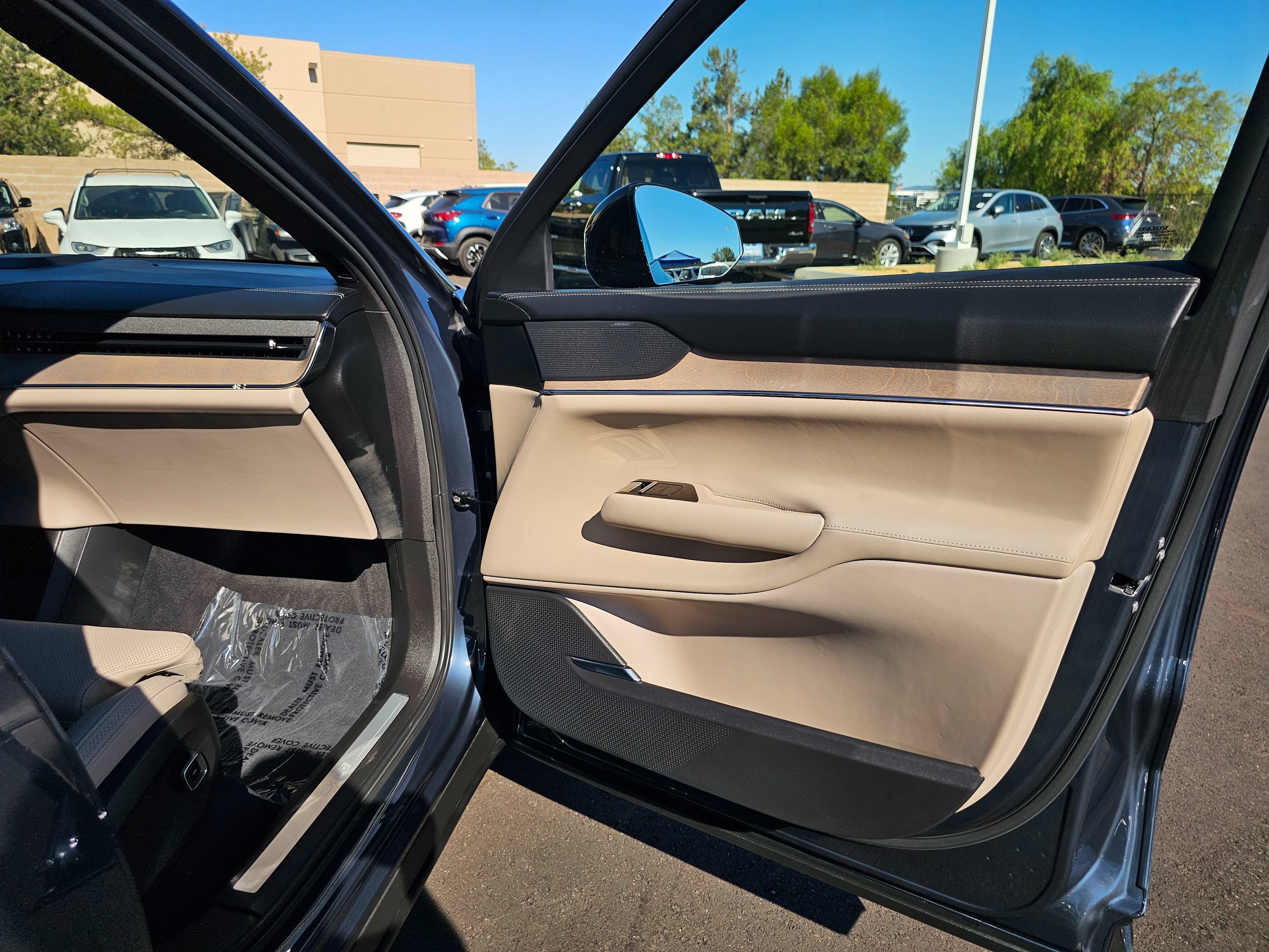 Used 2025 Volvo EX90 Ultra w/ Protection Package Premier AWD/4WD image 50