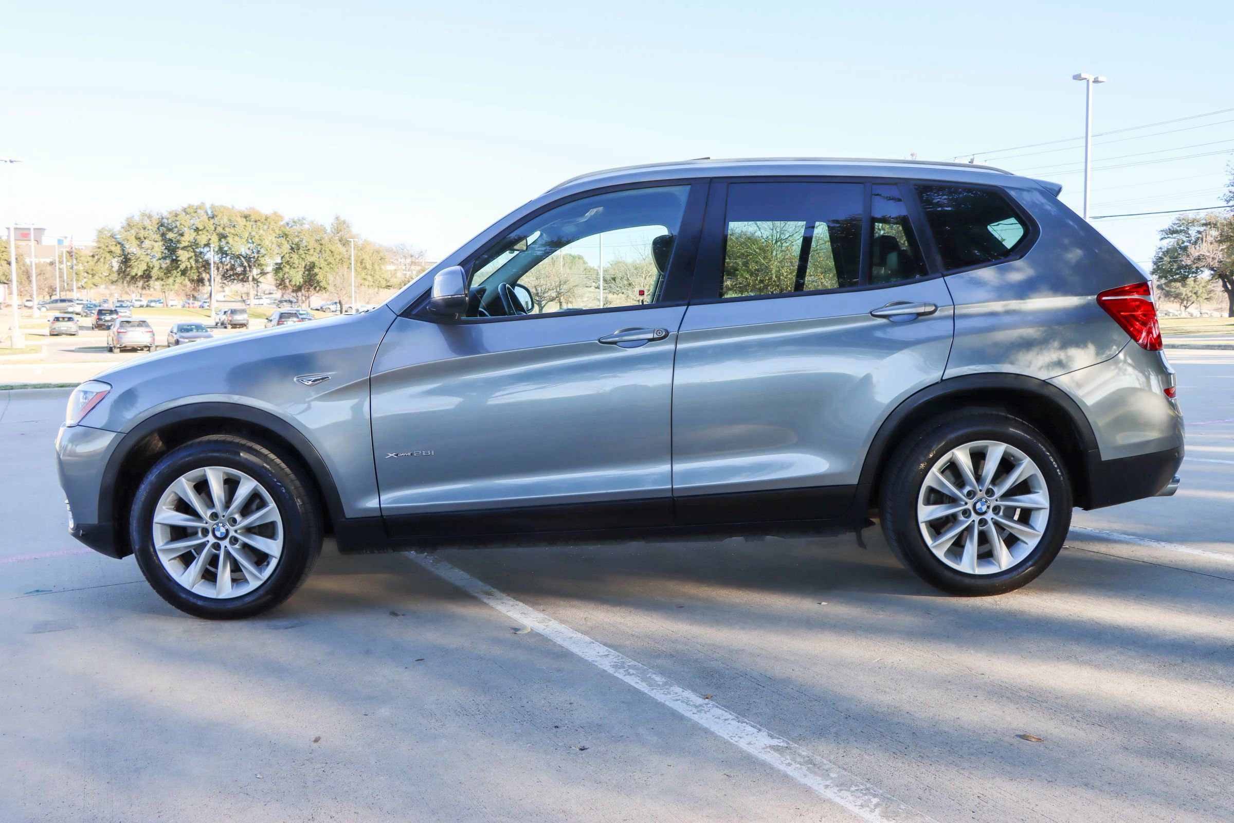 Used 2017 BMW X3 xDrive28i AWD/4WD image 4
