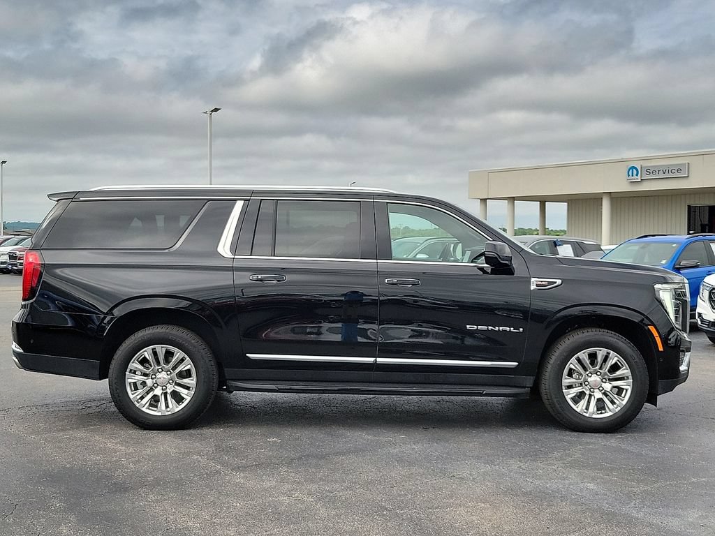 Used 2025 GMC Yukon XL Denali AWD/4WD image 6