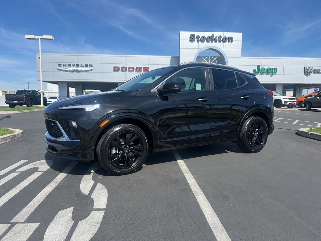 Used 2024 Buick Encore GX Sport Touring image 1