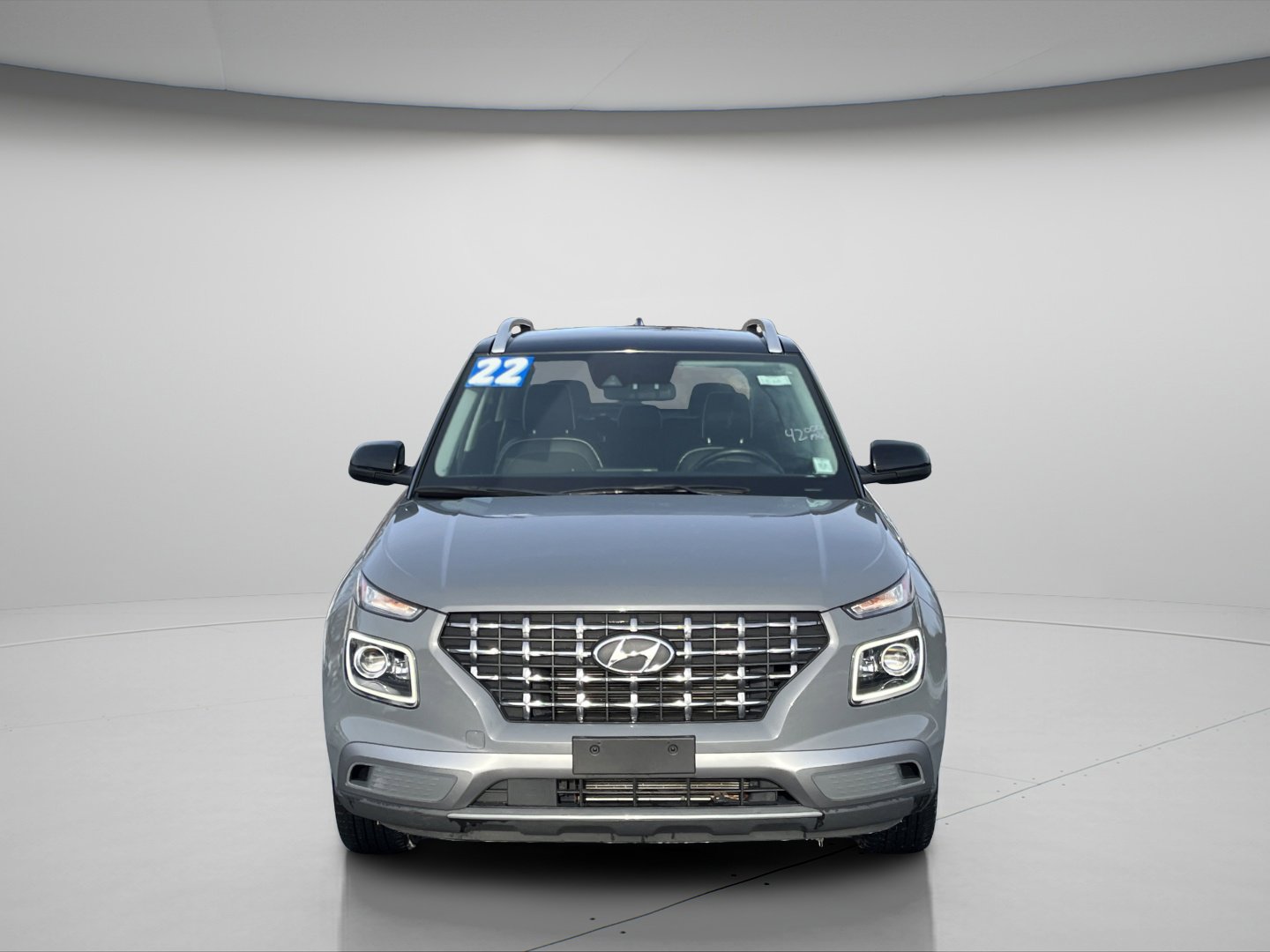 Used 2022 Hyundai Venue Limited FWD image 2