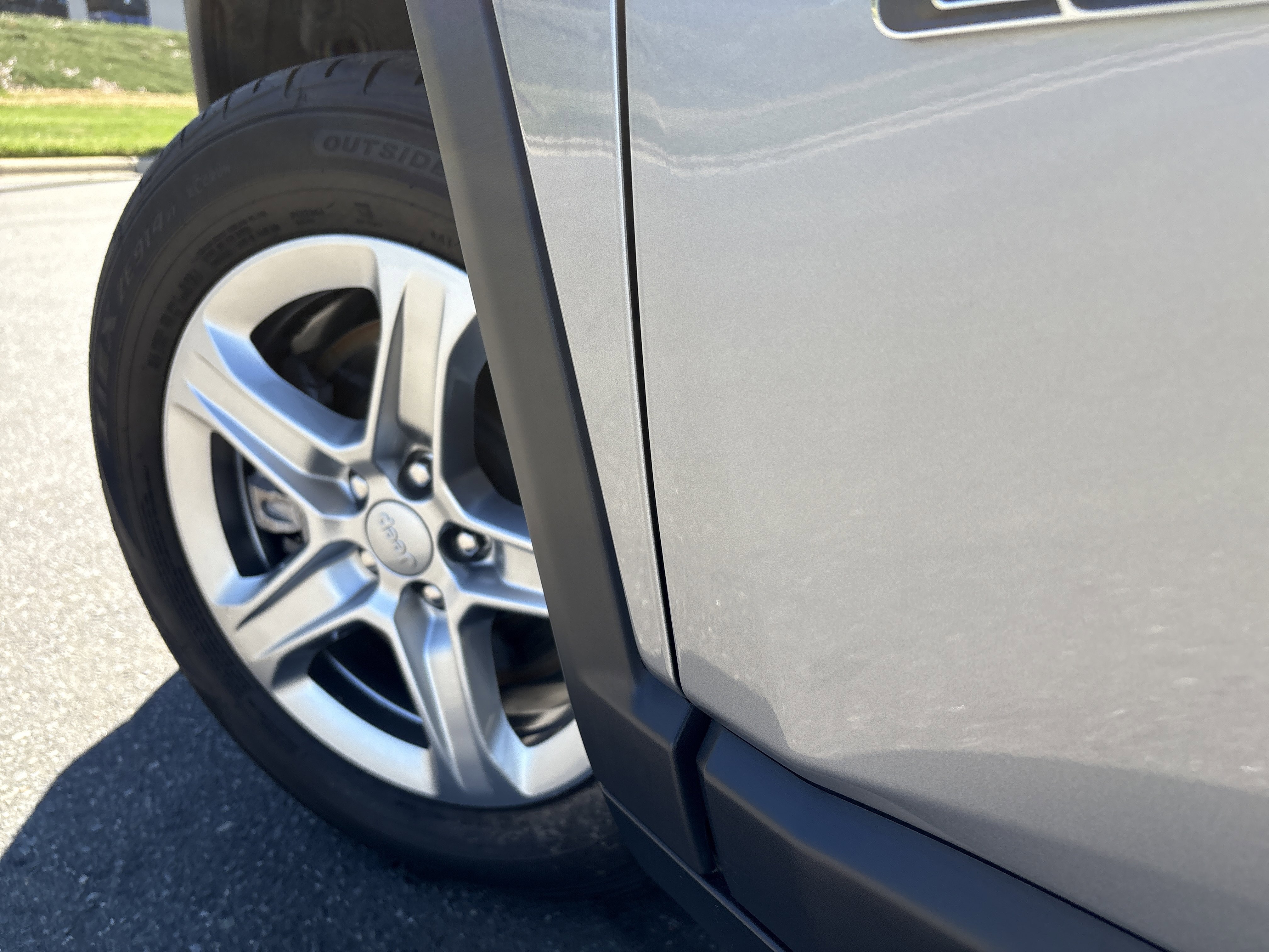 Used 2023 Jeep Compass Latitude image 12