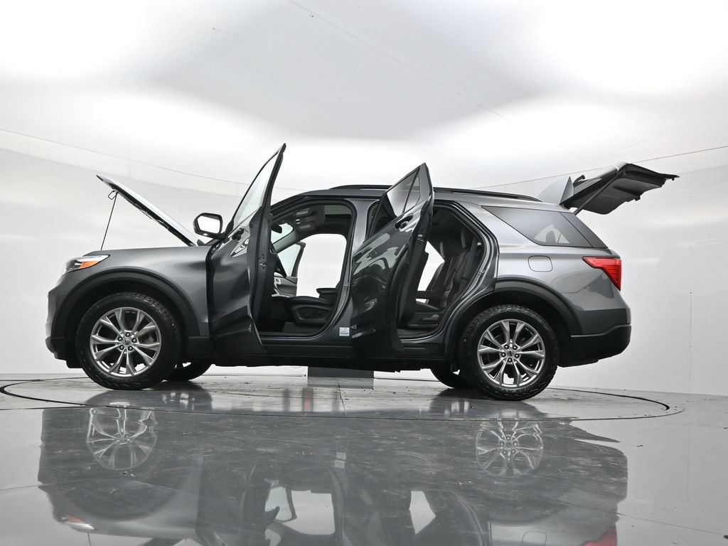 Used 2024 Ford Explorer XLT w/ Equipment Group 202A AWD/4WD image 58