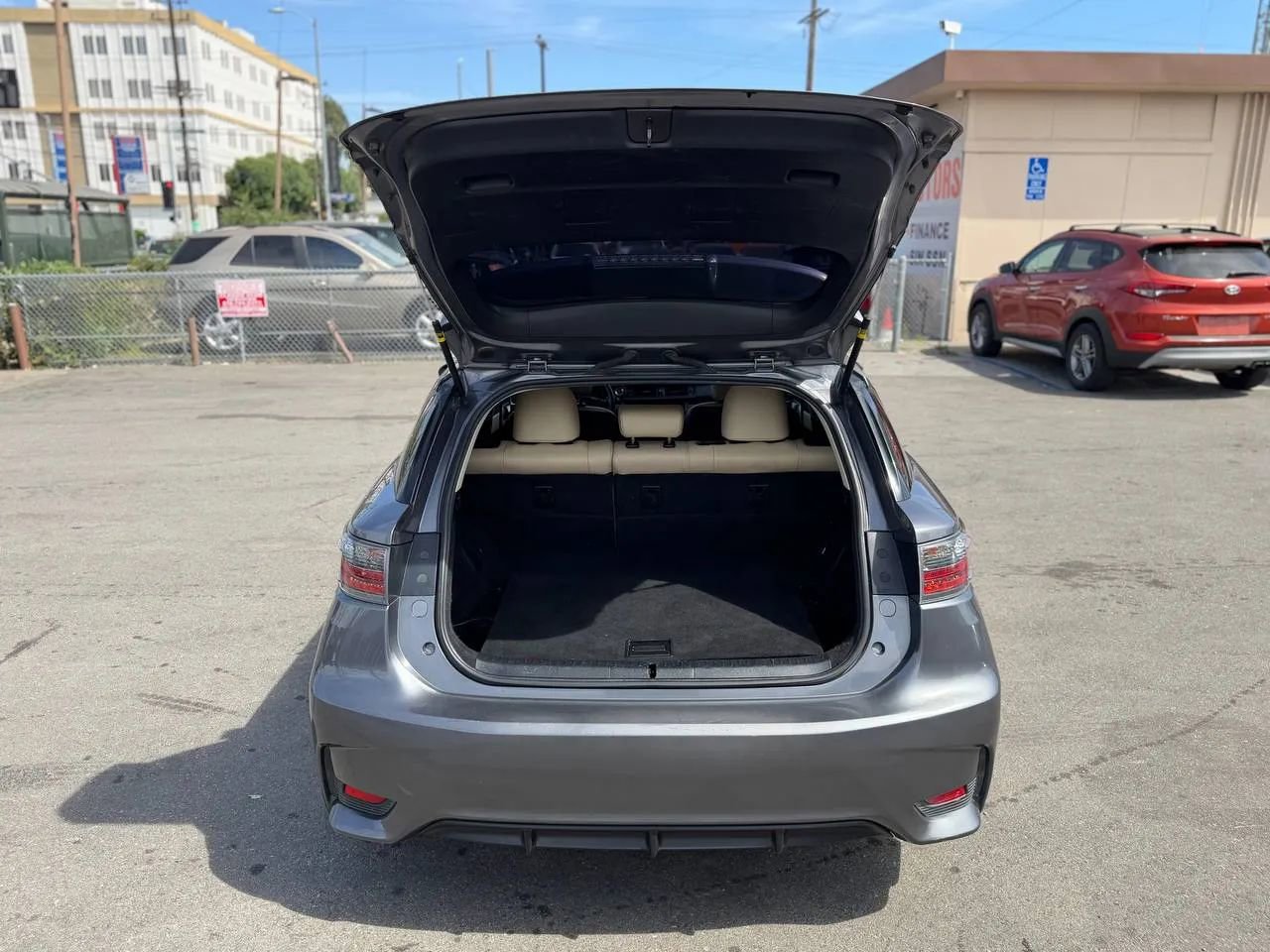 Used 2014 Lexus CT 200h FWD image 29