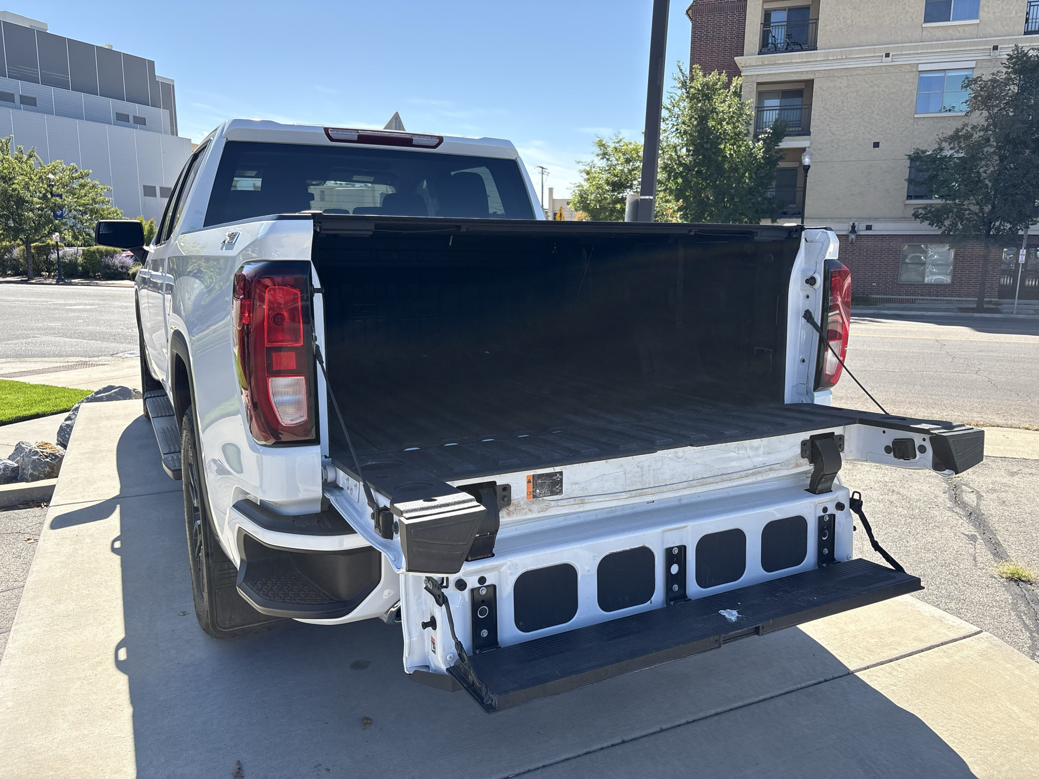 Used 2024 GMC Sierra 1500 Elevation w/ X31 Off-Road Package AWD/4WD image 9