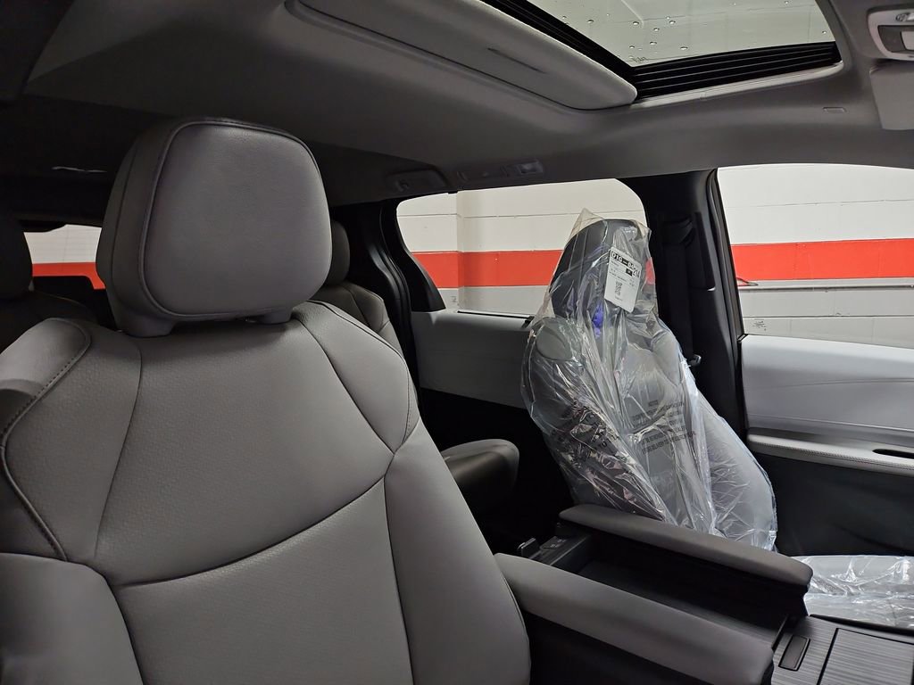 New 2026 Toyota Sienna XLE image 27